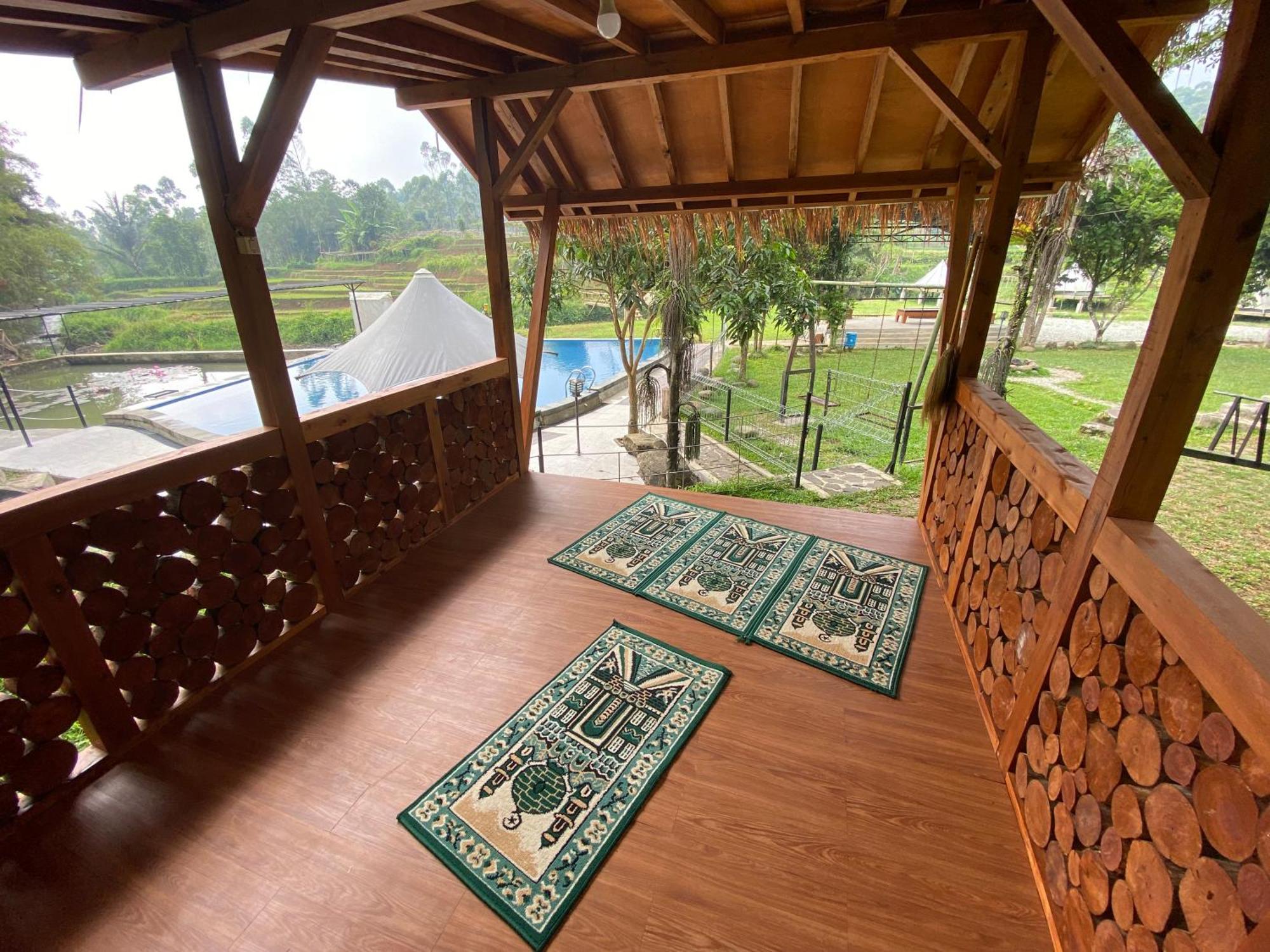 Shine River Ciwidey Exterior photo